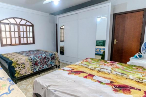 Quarto com 2 Camas de Casal Banheiro privado